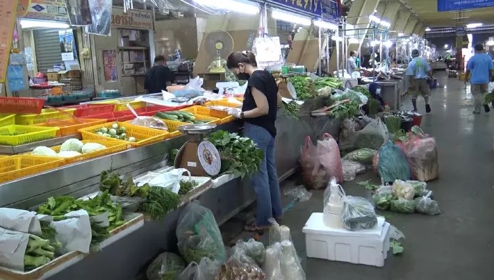 สงขลา ราคาผักในตลาดเริ่มปรับราคาสูงขึ้นหลังแหล่งปลูกผักภาคกลางน้ำท่วม 2 1633226604879