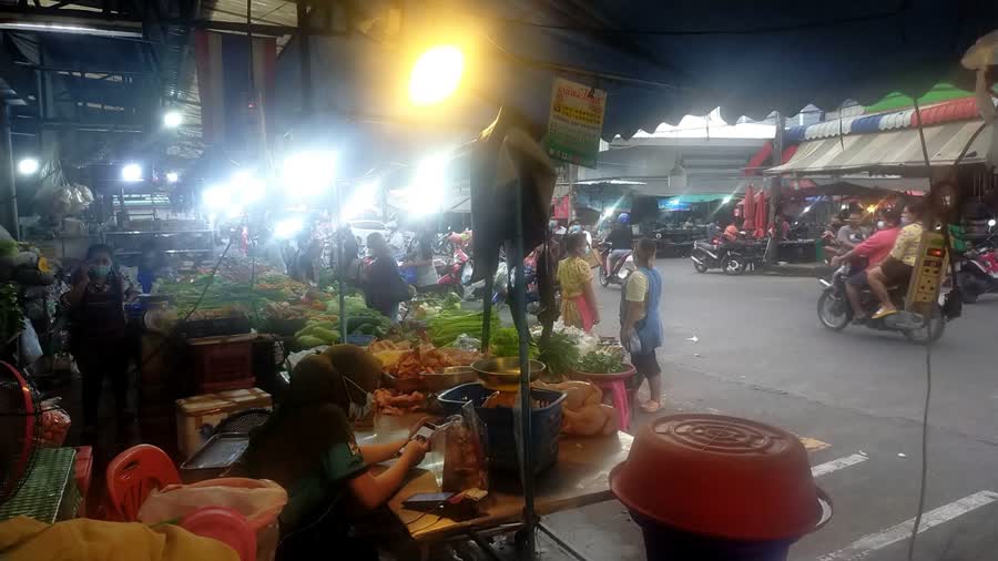 สงขลา บรรยากาศผู้คนออกมาใช้สิทธิโครงการคนละครึ่งซื้อของอย่างคักคัก 1 65662fc9a81cc2df8fc9e6c0aaf6dc2d Small
