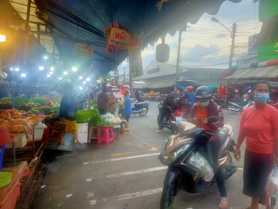 สงขลา บรรยากาศผู้คนออกมาใช้สิทธิโครงการคนละครึ่งซื้อของอย่างคักคัก 2 E8b43cdc4bb50ea045eb510c713ce6ec Small