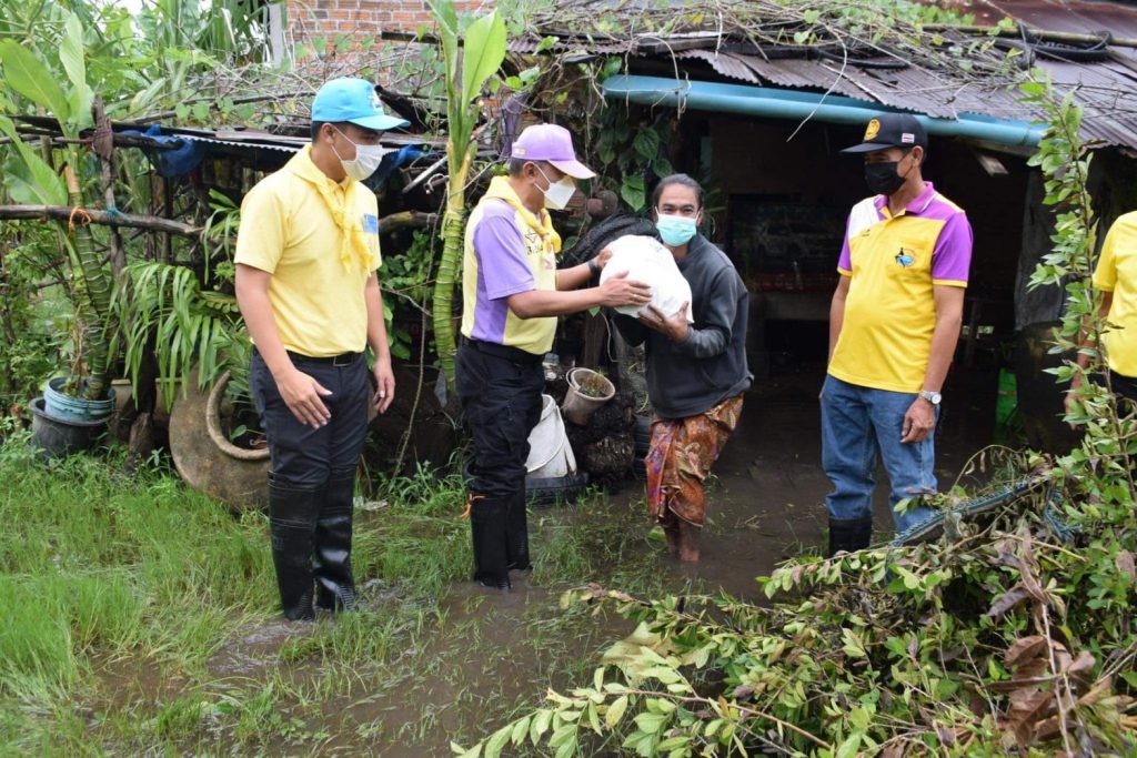 จังหวัดสงขลา มอบถุงยังชีพให้แก่ประชาชนอ.กระแสสินธุ์ หลังบ้านเรือนถูกน้ำท่วมขัง 4 263455120 438273691203770 7683279530424531165 N