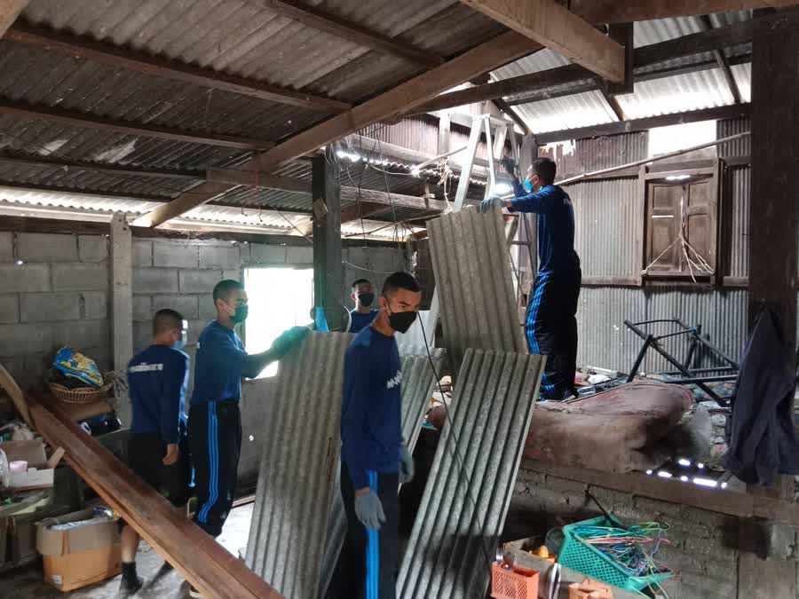 จ.สงขลา พายุพัดถล่มบ้านเรือนประชาชนอ.สทิงพระ เสียหายไปกว่า 15 หลังคาเรือน 2 78b1a45941843e6950aeea6c7ec2c86a Small