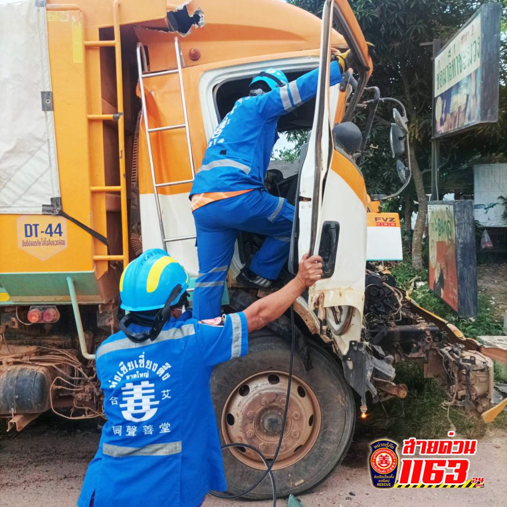 เกิดเหตุ รถสิบล้อชนรถสิบล้อถนนสายเอเซียแยกโคกเมา-หาดใหญ่ กู้ภัยเร่งช่วยคนขับติดในรถ 2 272005336 5063594163672340 3454354007804200252 N