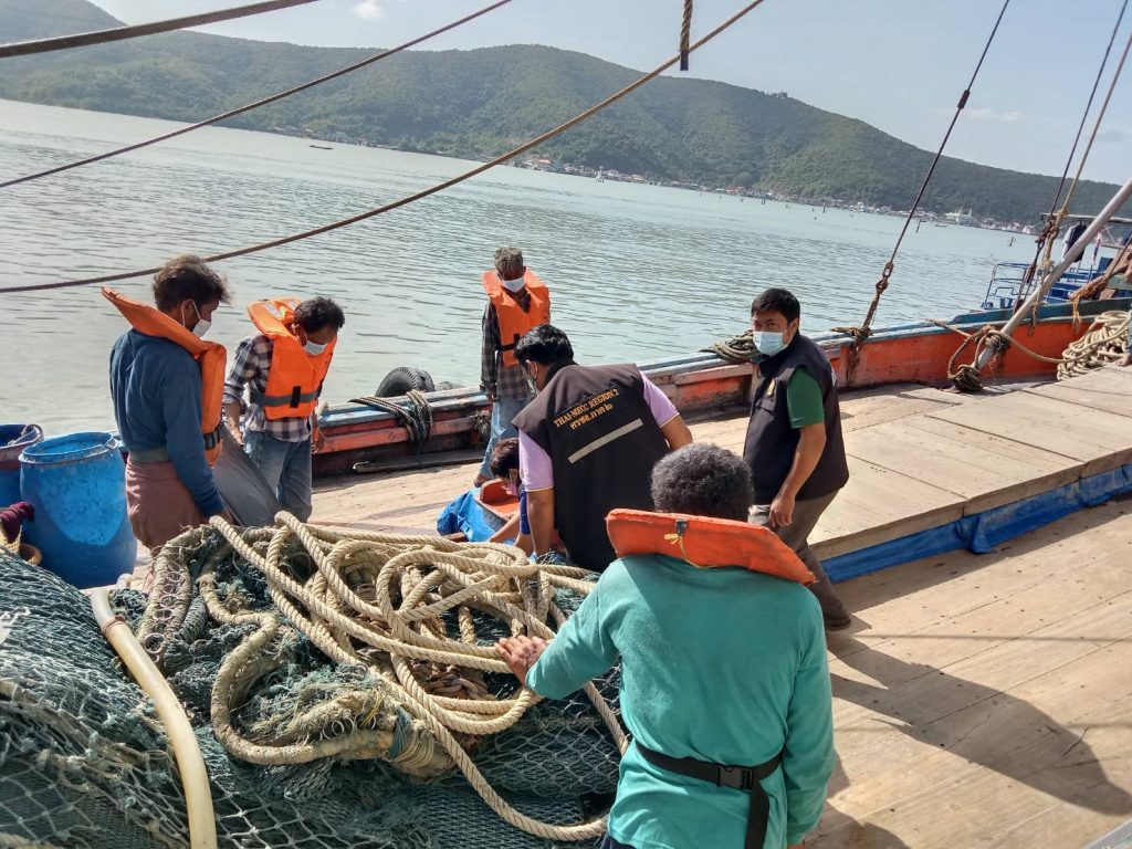 สงขลา คุมเข้มเรือประมงป้องกันการลักลอบขนสินค้าผิดกฎหมายตามน่านน้ำไทย 3 272305595 651056429645134 8929166108858288689 N