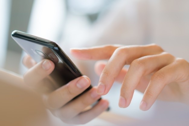 โฆษกตร. เตือนภัยแก๊งคอลเซ็นเตอร์ หลอกโอนเงินอย่าหลงเชื่อเด็ดขาด 3 Business Hand With Mobile Phone 1232 4878