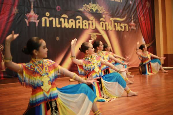 จังหวัดสงขลาขับเคลื่อนโนรา รับการประกาศขึ้นทะเบียน โนรา เป็นมรดกภูมิปัญญาทางวัฒนธรรม 3 D256a0c0ff831ffc02438dd773ad479a Small
