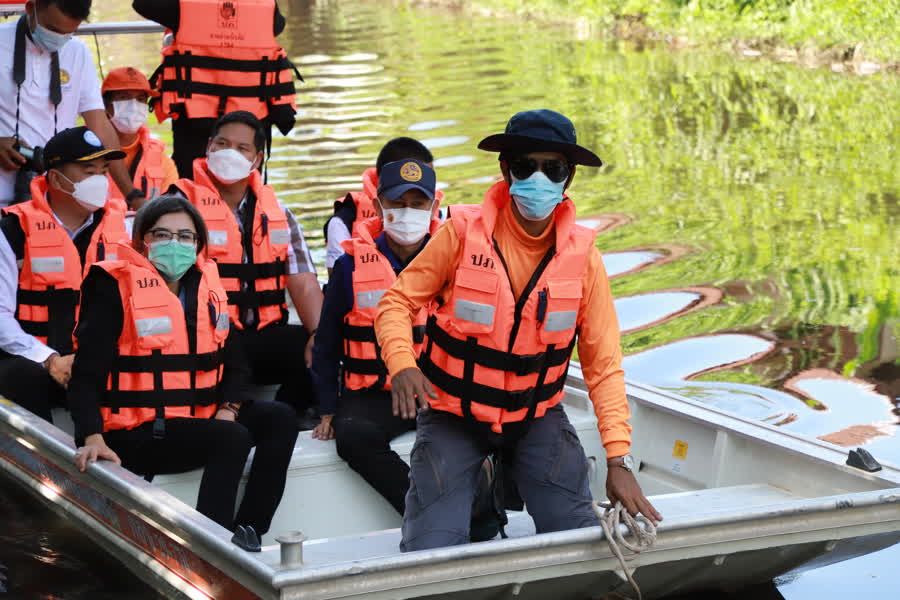 รมช.มหาดไทย ล่องเรือติดตามการแก้ไขปัญหาน้ำเน่าเสียคลองสำโรง เพื่อคืนความสมบูรณ์ให้กับระบบนิเวศ 1 0f31fddfe85837c72def96a05369edfc Small
