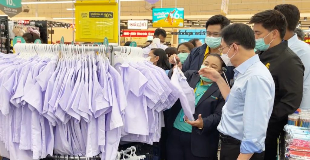 หาดใหญ่ ห้างโลตัสพาณิชย์ลดค่าครองชีพช่วยประชาชน ลดราคาอุปกรณ์การเรียนสูงสุดถึงร้อยละ 65 2 1652667506824