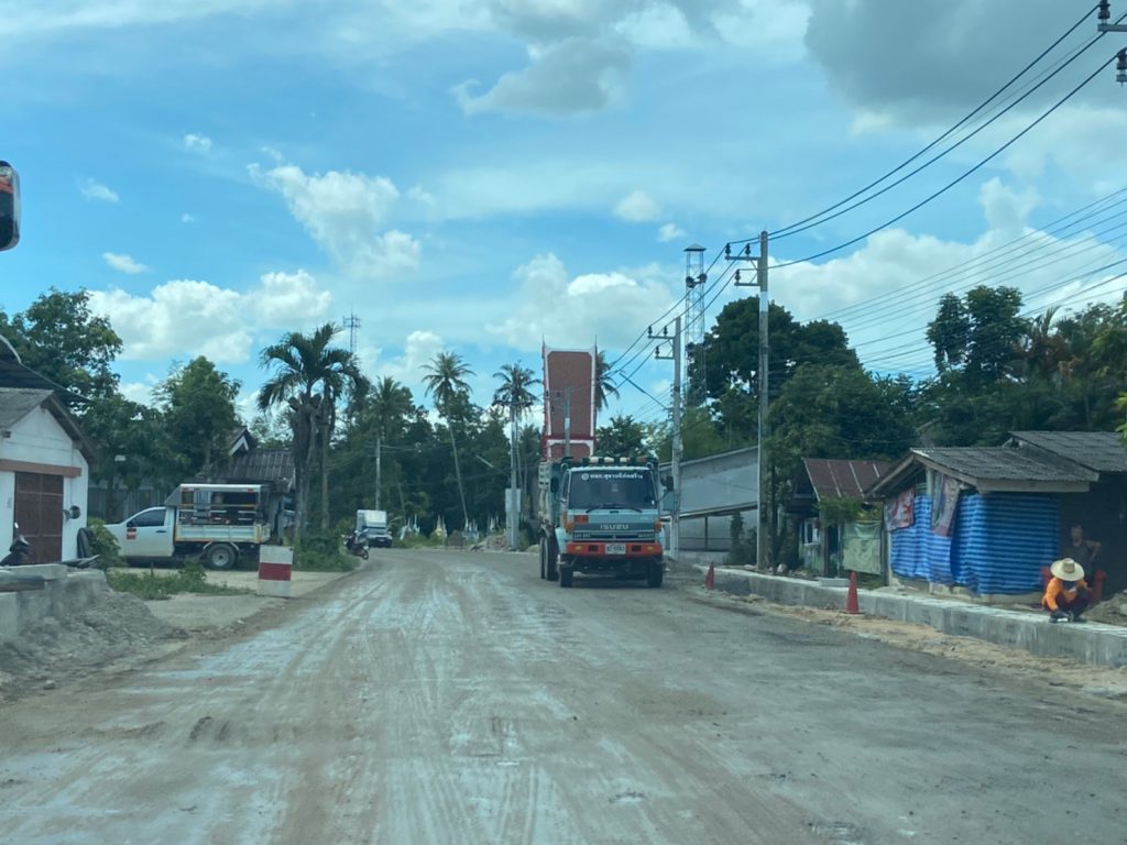 สงขลา บ้านนาหลา-ท่าข้ามก่อสร้างถนนเพื่อความสะดวกสบายในการสัญจรของพี่น้องประชาชน 4 Line Album ทำถนนท่าข้าม ๒๒๐๖๐๑ 3