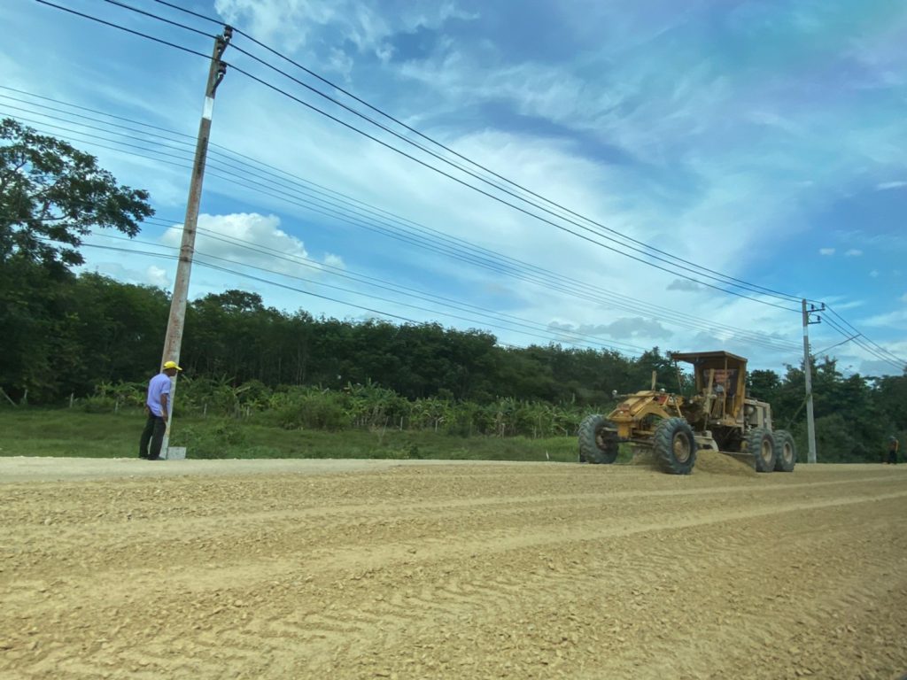 สงขลา บ้านนาหลา-ท่าข้ามก่อสร้างถนนเพื่อความสะดวกสบายในการสัญจรของพี่น้องประชาชน 2 Line Album ทำถนนท่าข้าม ๒๒๐๖๐๑ 5