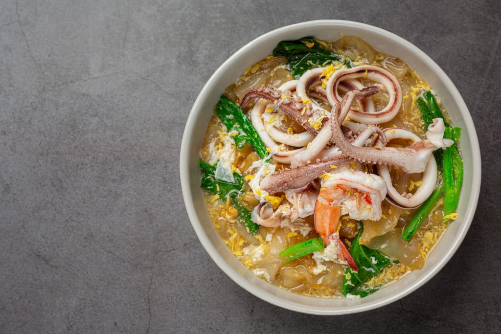 Thai Food;wide Noodles In Gravy Seafood Or Rad Na