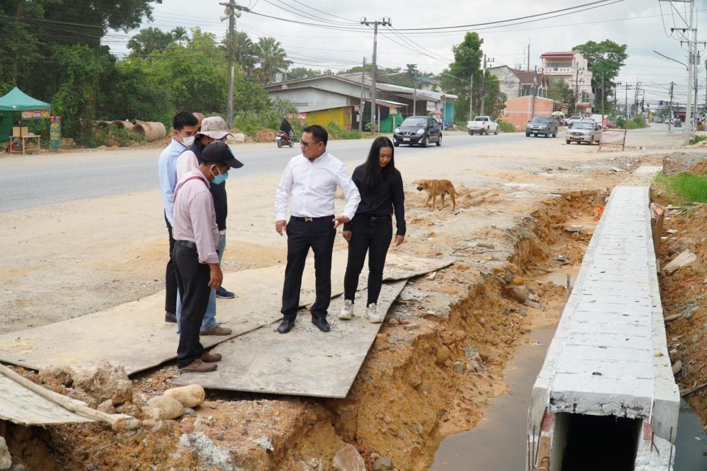 ไพเจน นายกอบจ.สงขลา ลงพื้นที่ติดตามความคืบหน้าโครงการขยายผิวจราจรแอสฟัลท์คอนกรีต คลองแห-คูเต่า 1 303044488 491936582758988 8487718038739988507 N