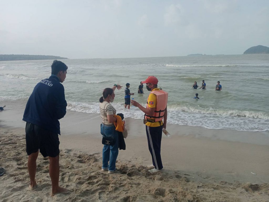 เตือนพี่น้องประชาชนและนักท่องเที่ยว ระมัดระวังแมงกะพรุนพิษ บริเวณชายหาดสมิหลา-ชลาทัศน์ แนะเลี่ยงการลงเล่นน้ำทะเล 2 333965028 1668615523572754 8444013977724913947 N